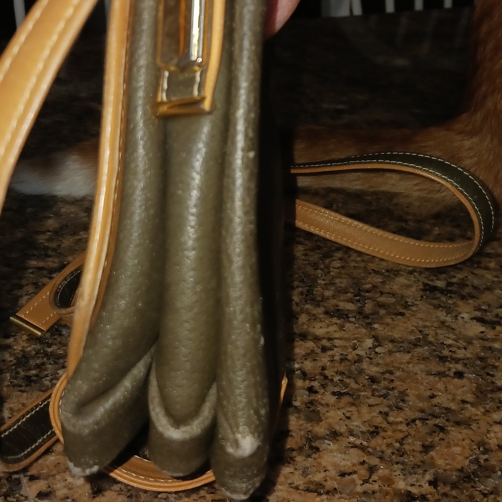 Gucci  Plus Vintage Leather Crossbody Messenger Bag. Accepting offers! - Picture 13 of 16